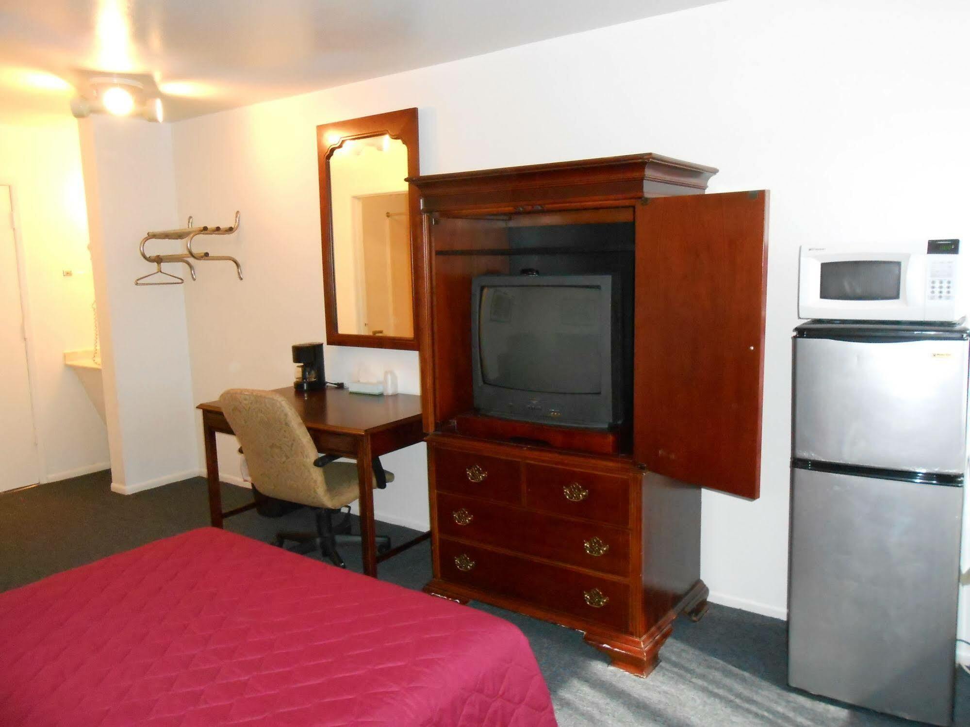 Midway Inn Cedar Falls Εξωτερικό φωτογραφία